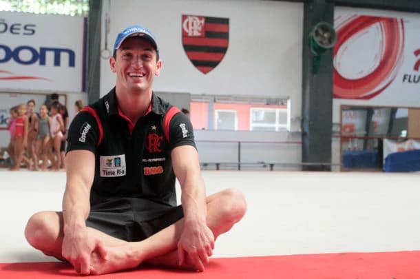 Diego Hypólito com a camisa do Flamengo; ex-ginasta lembrou de seu período no clube