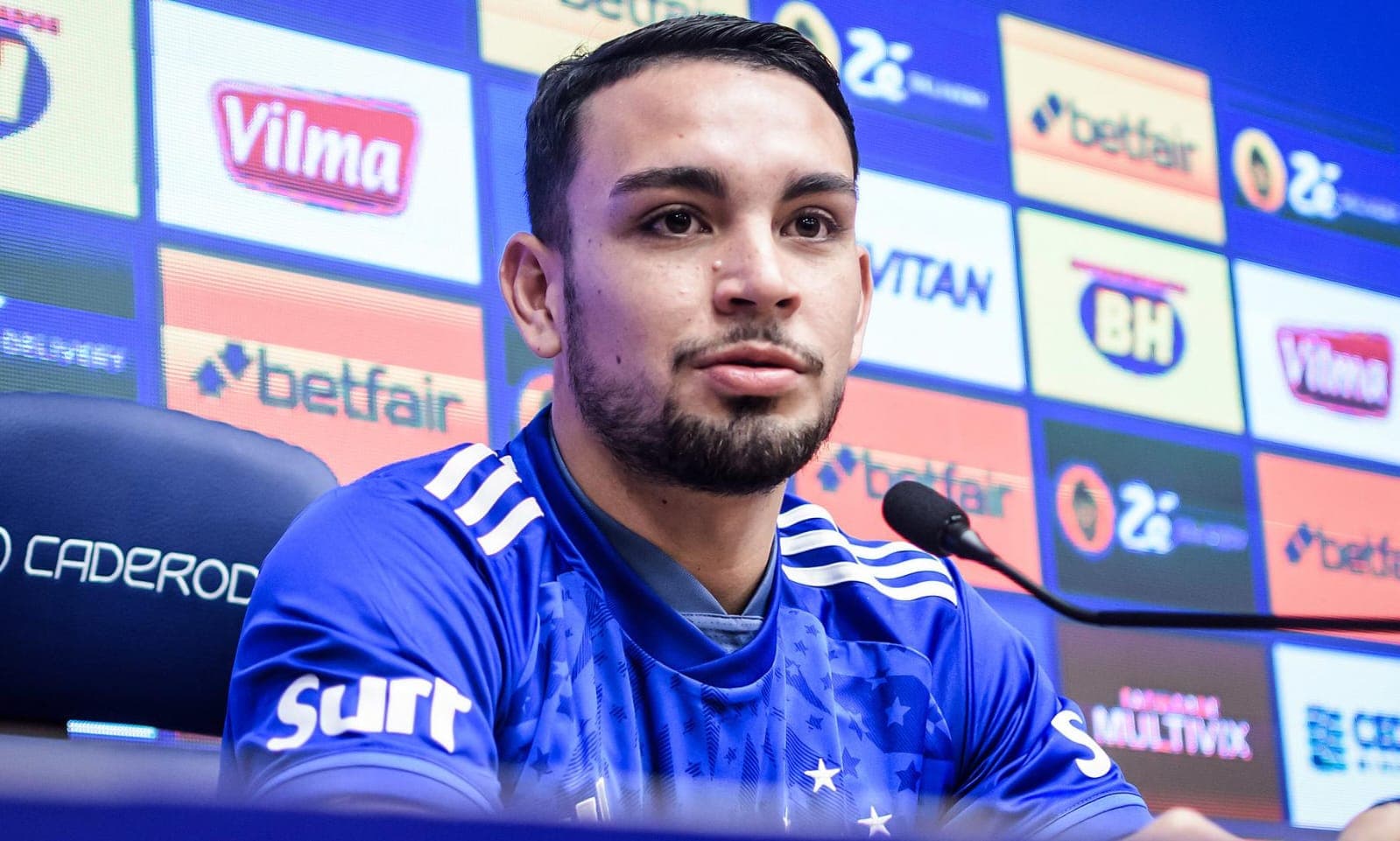 Fabrício Peralta em coletiva do Cruzeiro