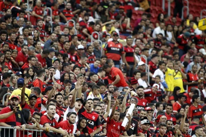 Torcedores do Flamengo no Mané Garrincha; Flamengo domina ranking de público do Brasileirão