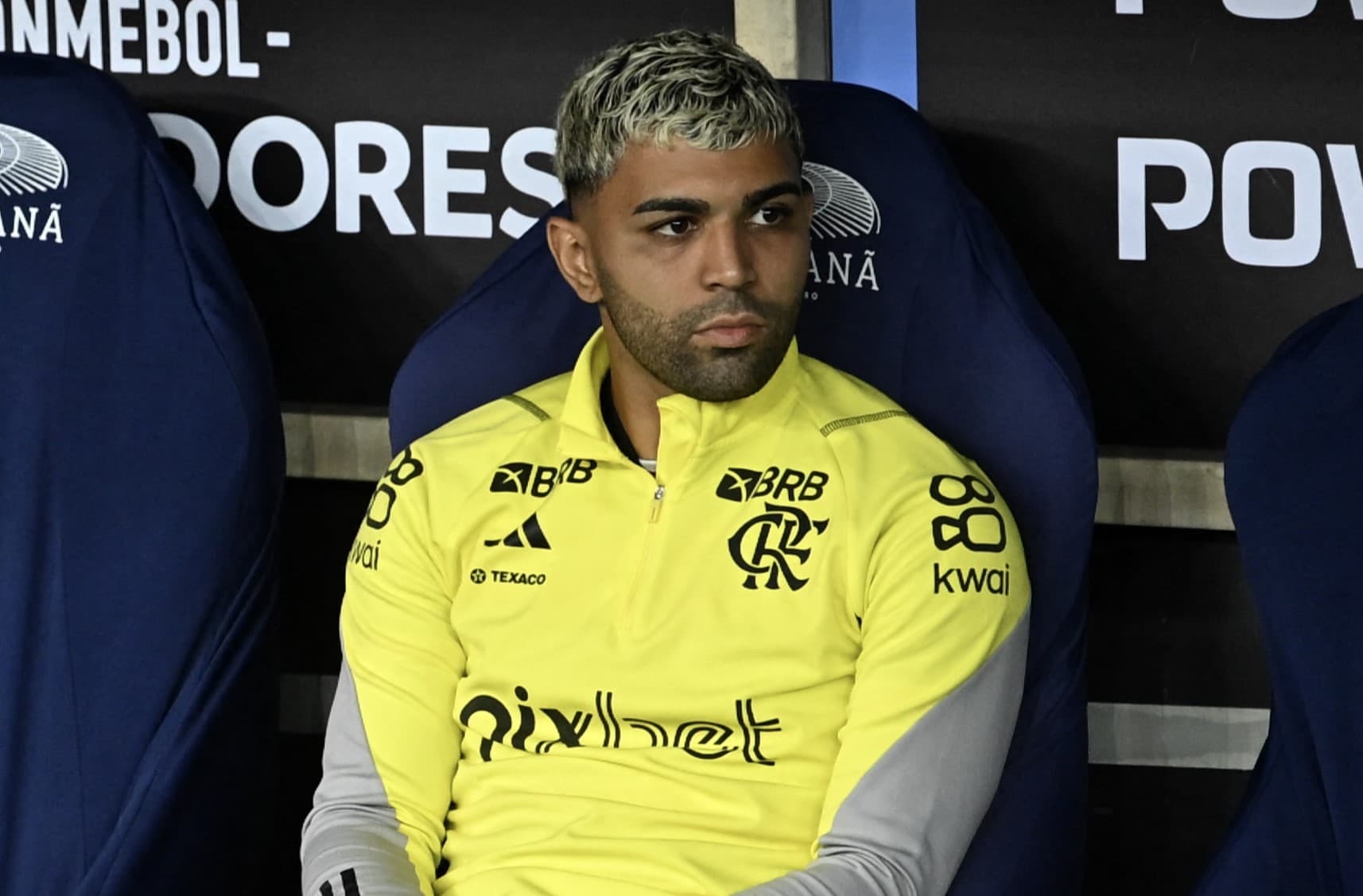 Gabigol no banco de reservas em jogo do Flamengo; times não demonstraram interesse em pagar pelo atacante em primeiro momento