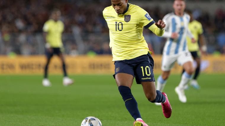 Gonzalo Plata, possível reforço do Flamengo, em ação pela Seleção do Equador, na Copa do Mundo de 2022