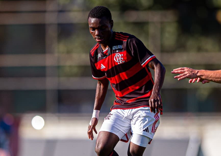 Haruna Hassan em ação durante Flamengo x Fortaleza pelo Brasileirão Sub-20