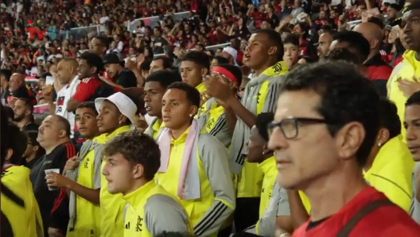 Jovens da base no Maracanã para Flamengo x Cruzeiro