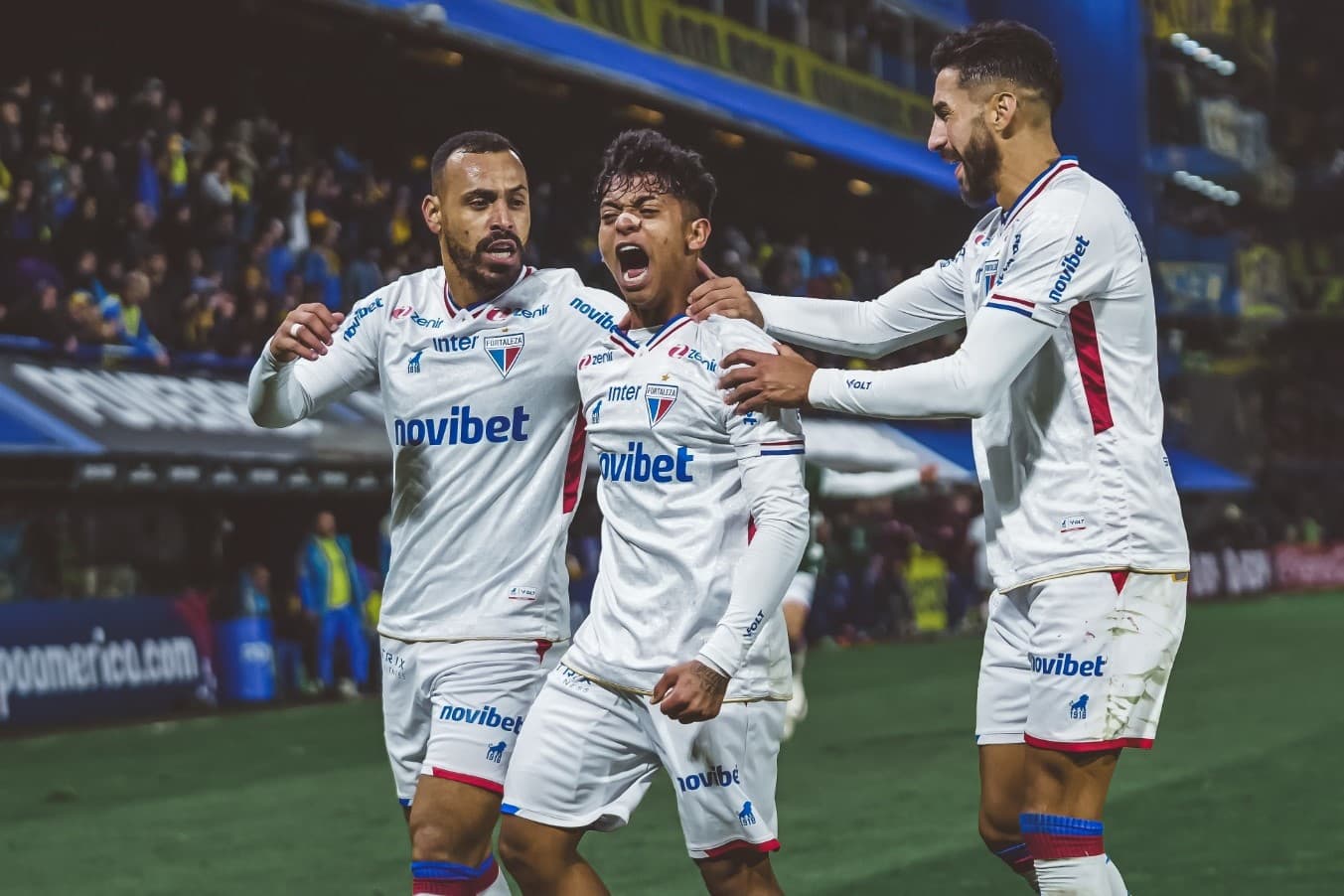 Kervin Andrade comemora gol do Fortaleza; meia venezuelano deve enfrentar o Flamengo