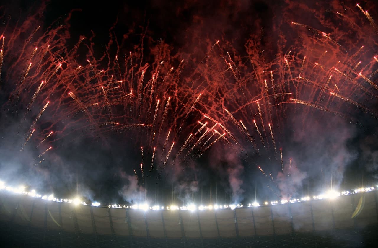 Mineirão com fogos vermelhos; estádio não deve receber jogo entre Cruzeiro e Flamengo devido aos shows de Bruno Mars