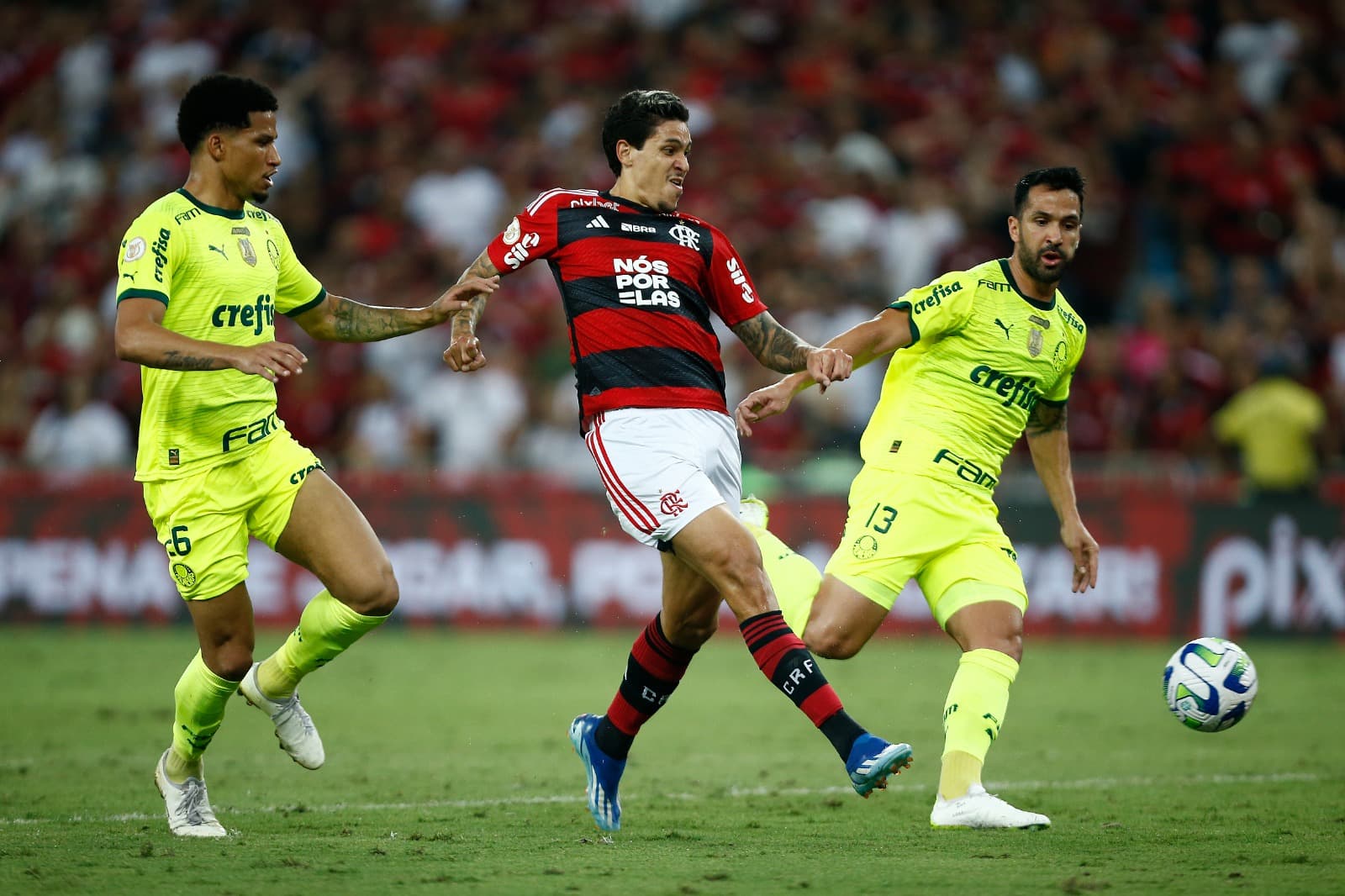 Pedro finaliza para marcar gol em Flamengo 3 x 0 Palmeiras de 2023