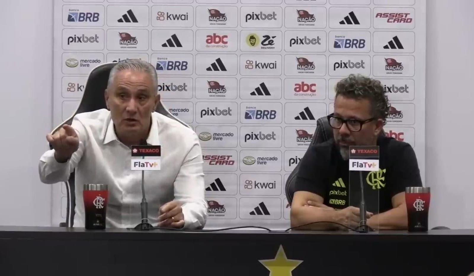 Tite e Cléber Xavier em coletiva do Flamengo
