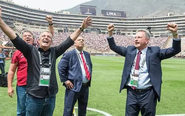 Bap, Braz e Landim, dirigentes do Flamengo, celebram título da Libertadores em 2019