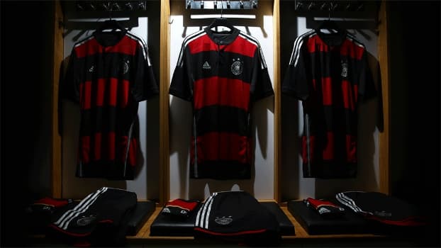 Camisa da Alemanha, utilizada na Copa de 2014, inspirada no Flamengo