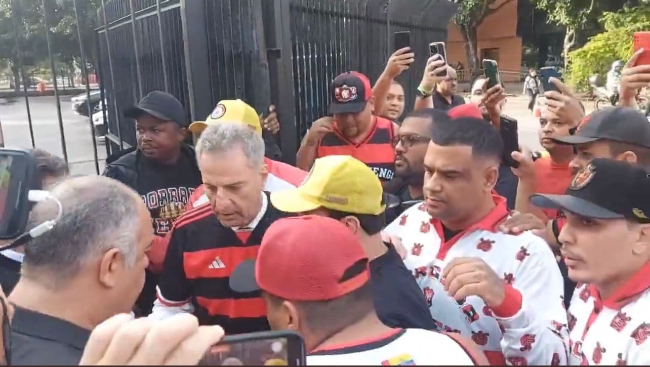 Landim fala em empenho para acelerar licenças e inaugurar estádio um ano antes