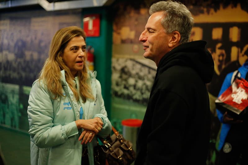 Rodolfo Landim encontra Leila Pinheiro no Allianz Parque durante partida entre Flamengo e Palmeiras, no Campeonato Brasileiro