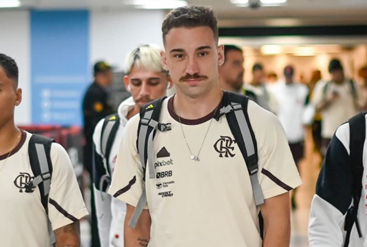 léo ortiz com a delegação do flamengo