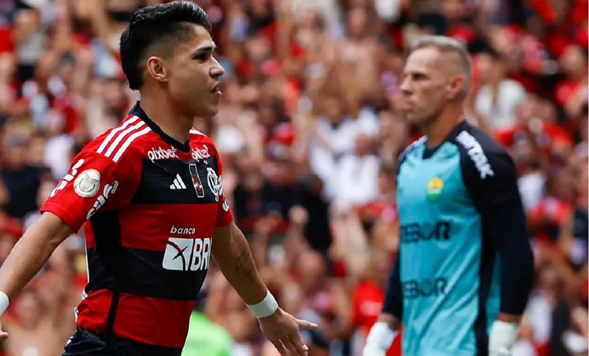 luiz araújo em ação pelo flamengo contra o cuiabá