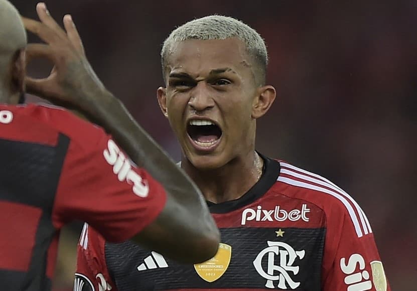 Wesley grita em comemoração de gol durante Flamengo x Racing pela Libertadores 2023