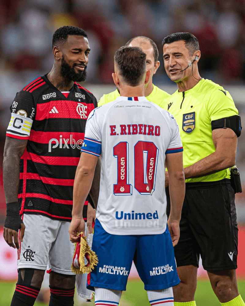 Gerson e Everton Ribeiro, jogadores de Flamengo e Bahia (Paula Reis / Flamengo).