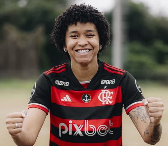 Leidiane com a camisa do Flamengo; atleta retornou ao clube após rápida passagem na França