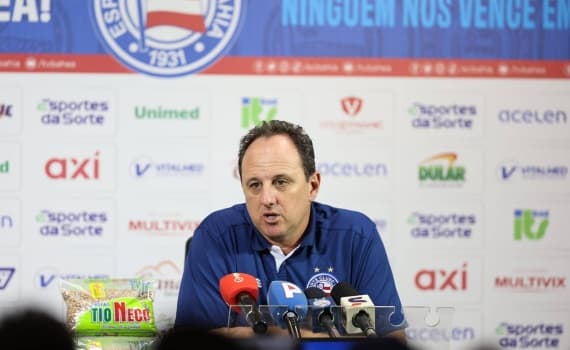 Rogério Ceni fala em coletiva de imprensa sobre o confronto contra o Flamengo pela Copa do Brasil