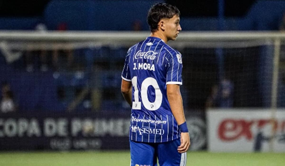 Jorge Mora, novo contratado do Flamengo, de costas e com a camisa número 10 pelo Sol de America