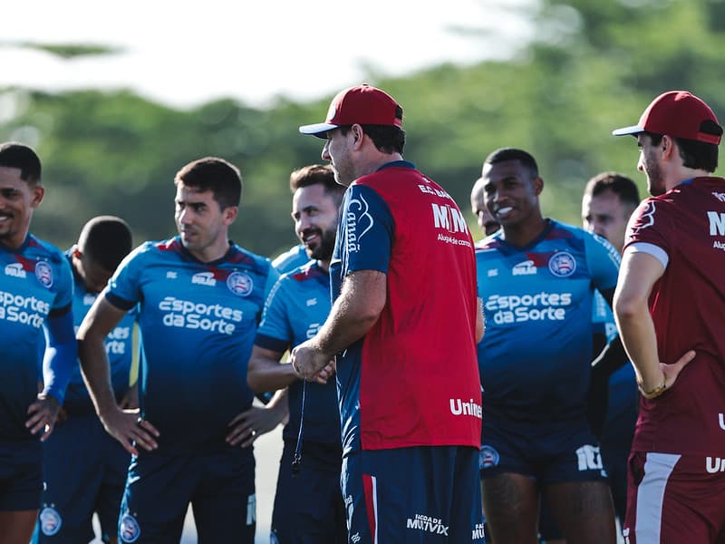 Rogério Ceni com o elenco do Bahia antes de enfrentar o Flamengo