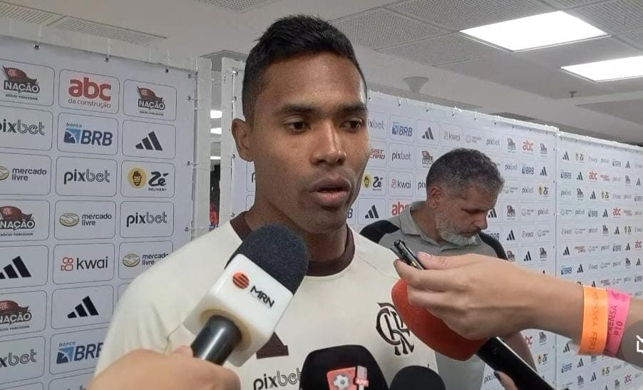 Alex Sandro fala com jornalistas após Flamengo x Vasco