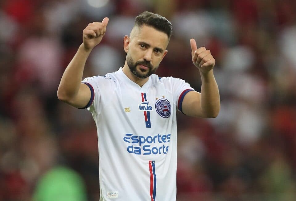 Everton Ribeiro em campo pelo Bahia; meia não vai jogar contra o Flamengo