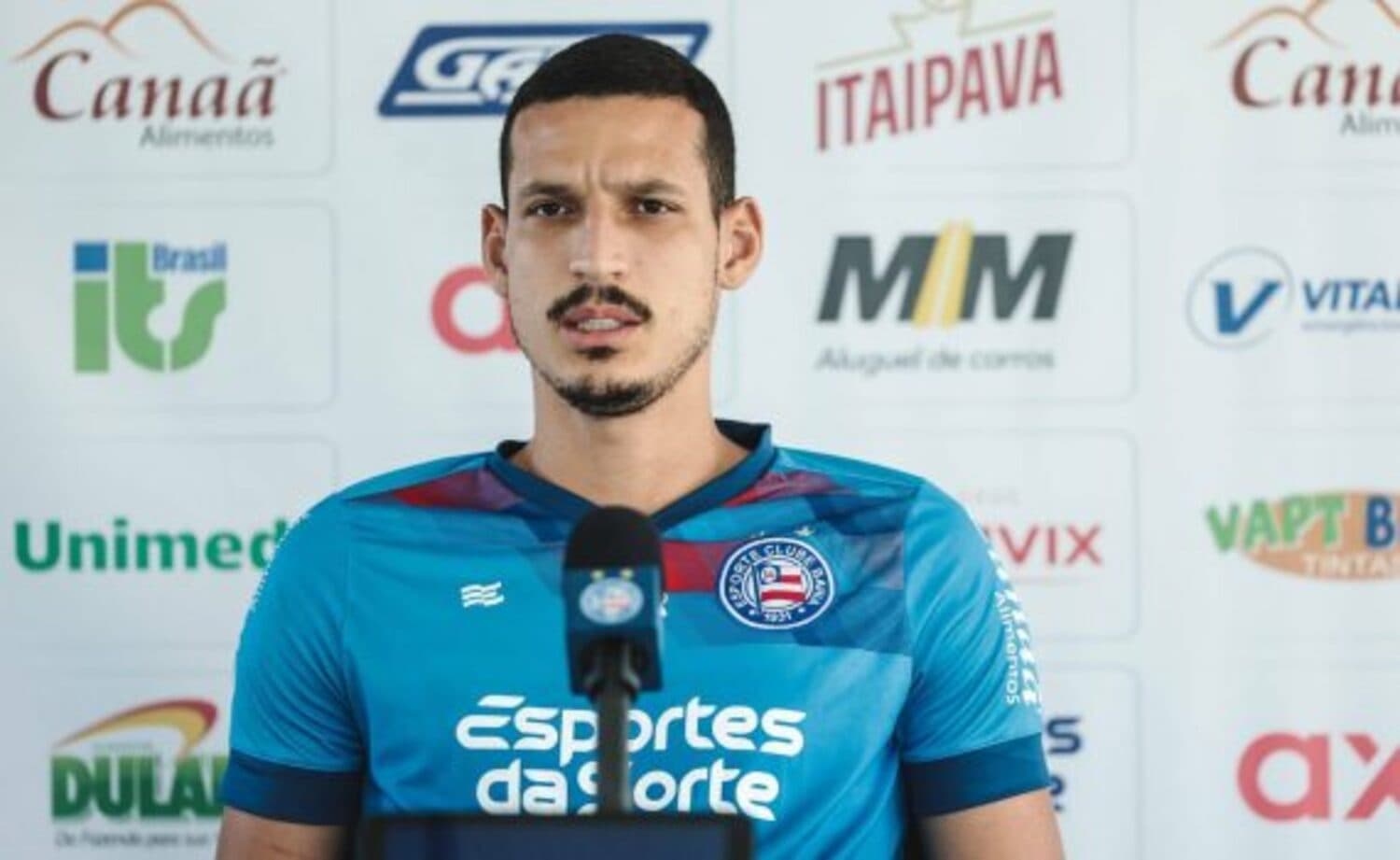 Gabriel Xavier em coletiva do Bahia; zagueiro falou sobre jogo contra o Flamengo na Copa do Brasil