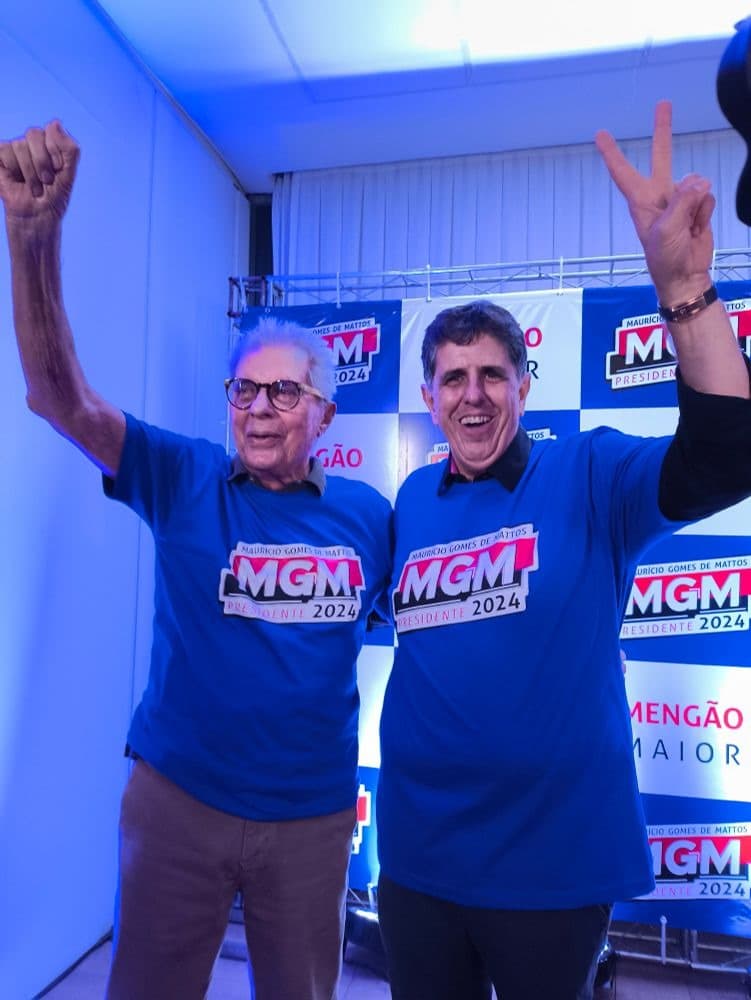 Márcio Braga e MGM posando para foto