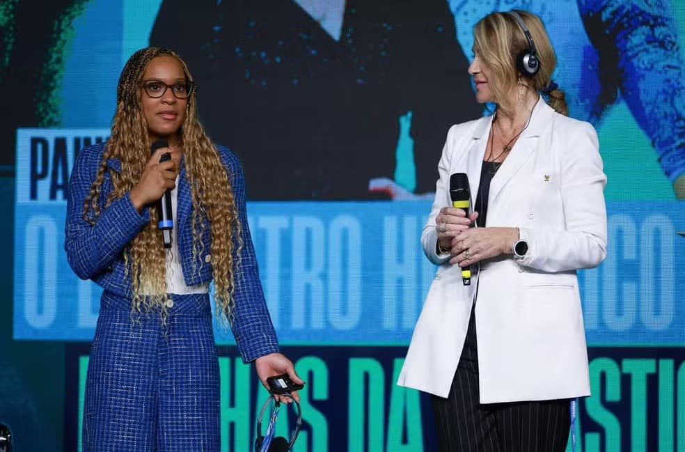 Rebeca Andrade ao lado de Nadia Comăneci, no COB EXP.