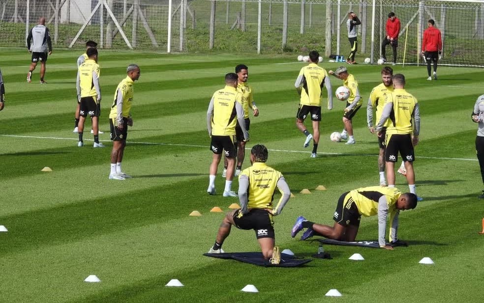 Treino do Flamengo antes de jogo contra o Peñarol.