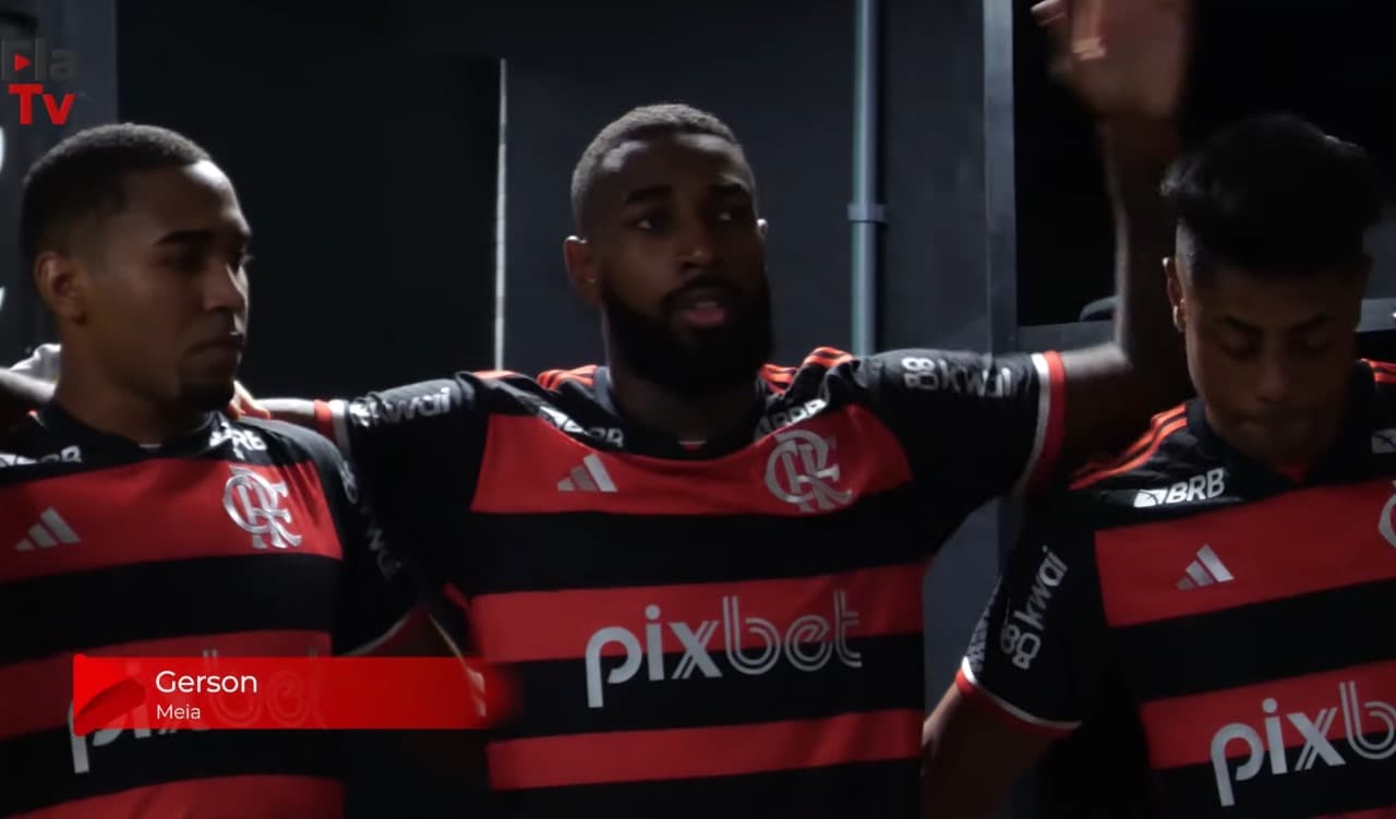 Gerson fazendo discurso antes da vitória do Flamengo sobre o Bahia, pela Copa do Brasil