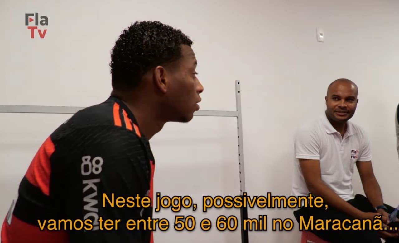 Gonzalo Plata reagindo a média de torcerdores do Flamengo