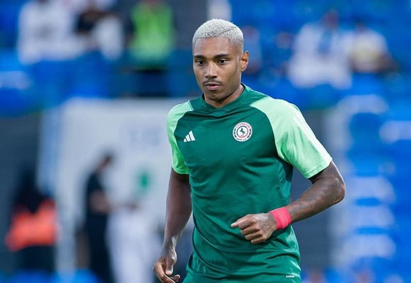 Vitinho durante treino do Al Ettifaq, da Arábia Saudita
