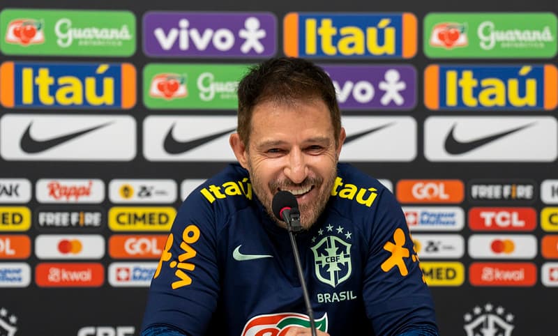 Técnico da Seleção Brasileira Sub-20, Ramon Menezes, em coletiva de imprensa
