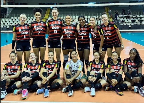 Time do Sesc Flamengo antes da partida contra o Tijuca.