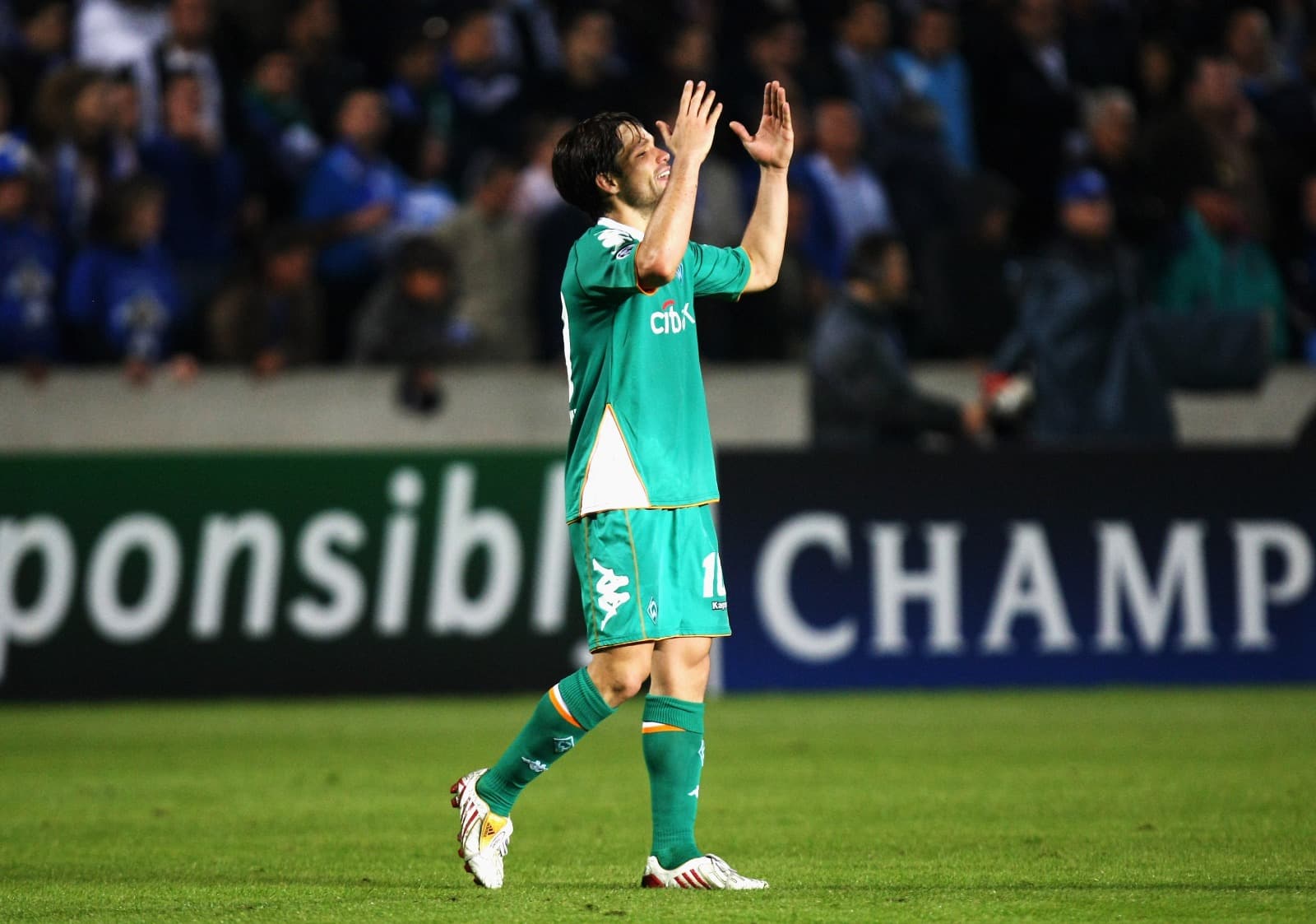 Diego, do Bremen, parece abatido após o jogo da 2ª mão do Grupo B da UEFA Champions League entre Famagusta e Werder Bremen