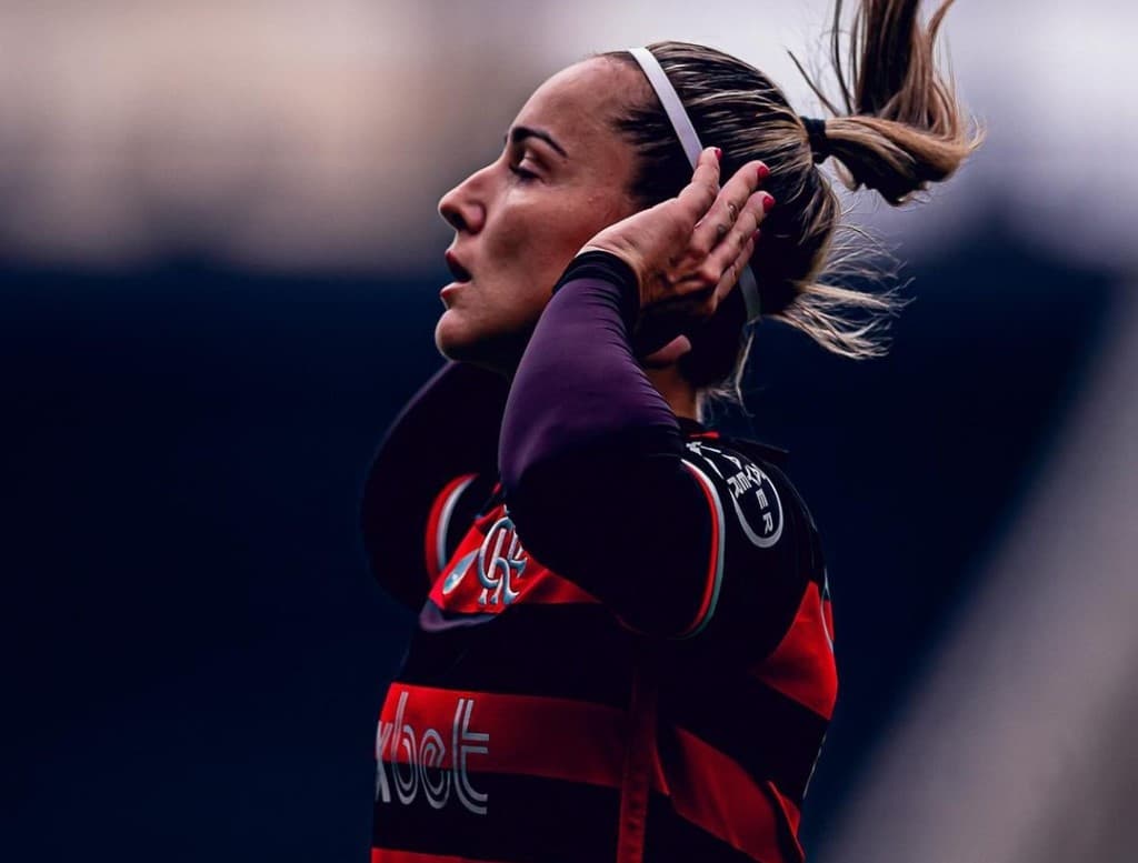 Crivelari comemorando gol do Flamengo contra o Botafogo no Carioca Feminino.