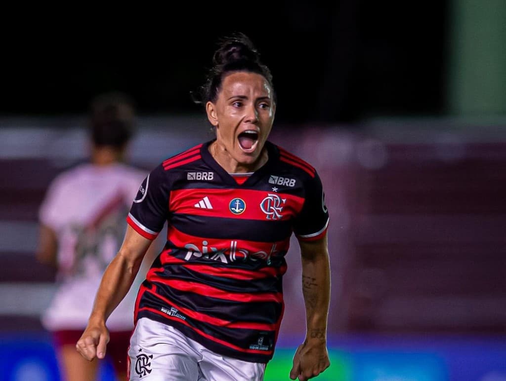 Jucinara comemorando gol do Flamengo na final do Campeonato Carioca Feminino.