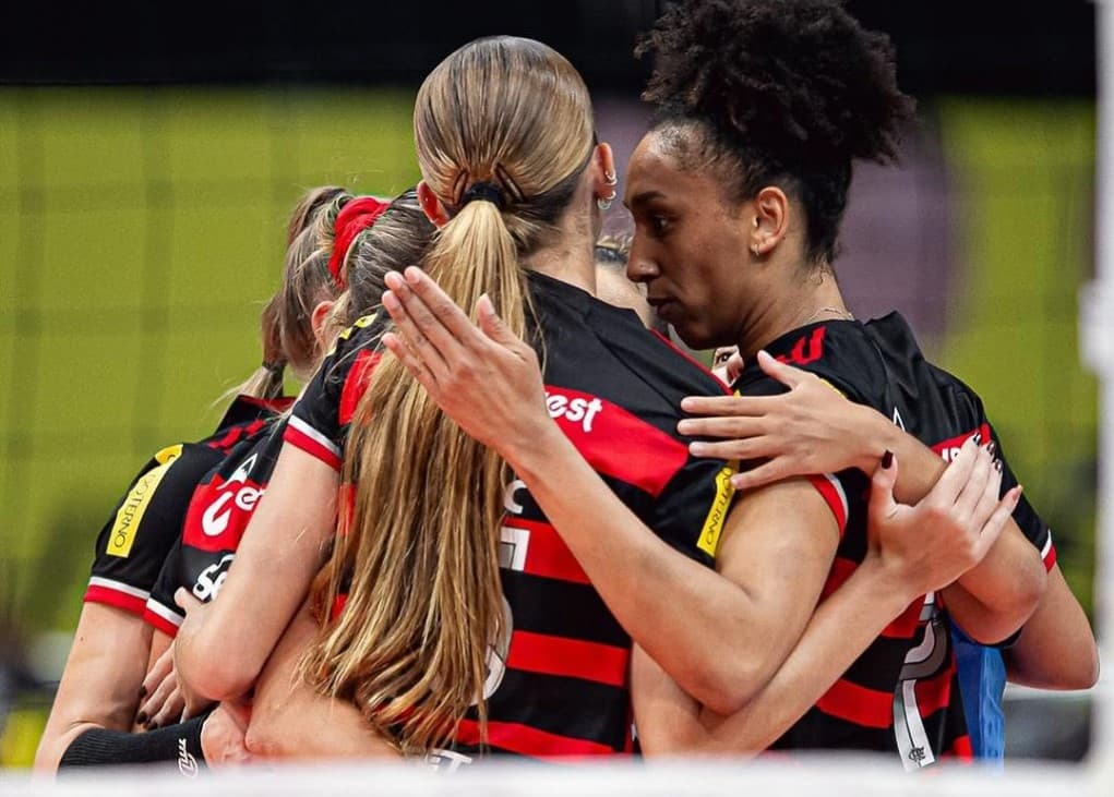 Sesc Flamengo reunido em quadra pela Superliga Feminina.