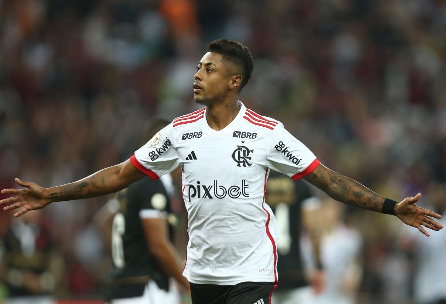 Bruno Henrique comemora gol pelo Flamengo