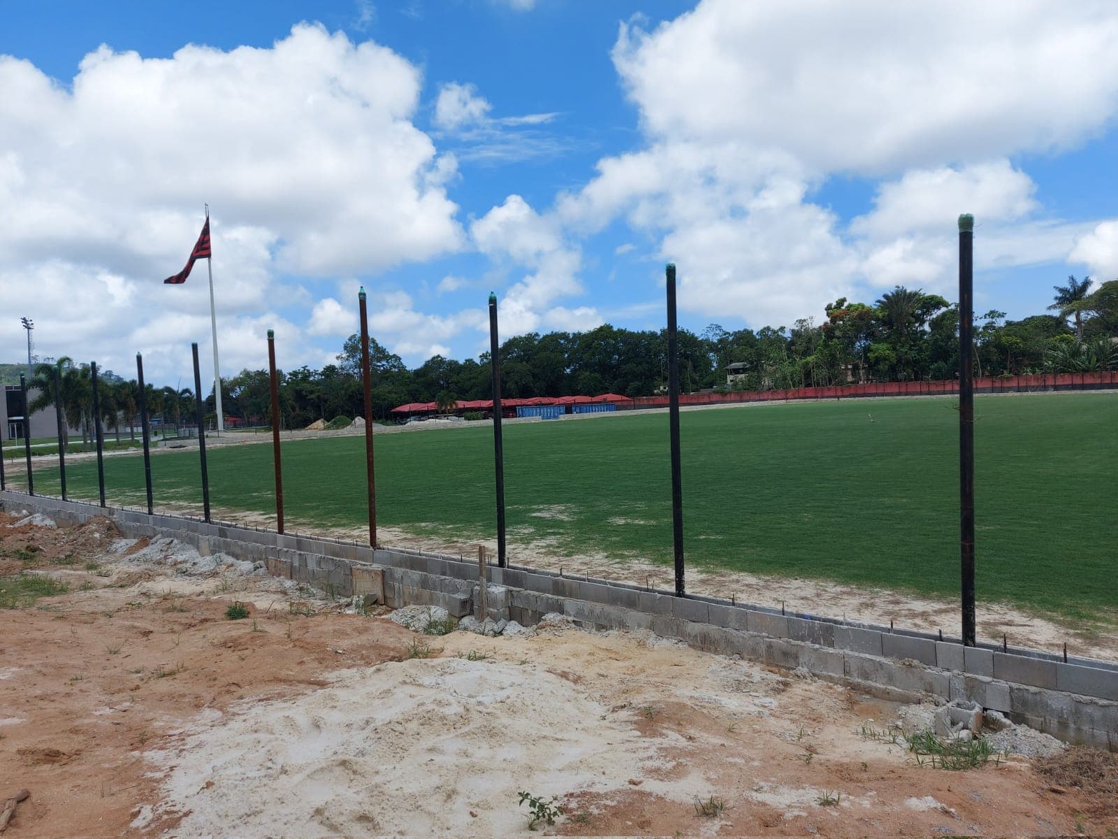 Campo do mini-estádio no Ninho do Urubu