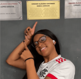 Rebeca Andrade placa ginásio Claudio Coutinho