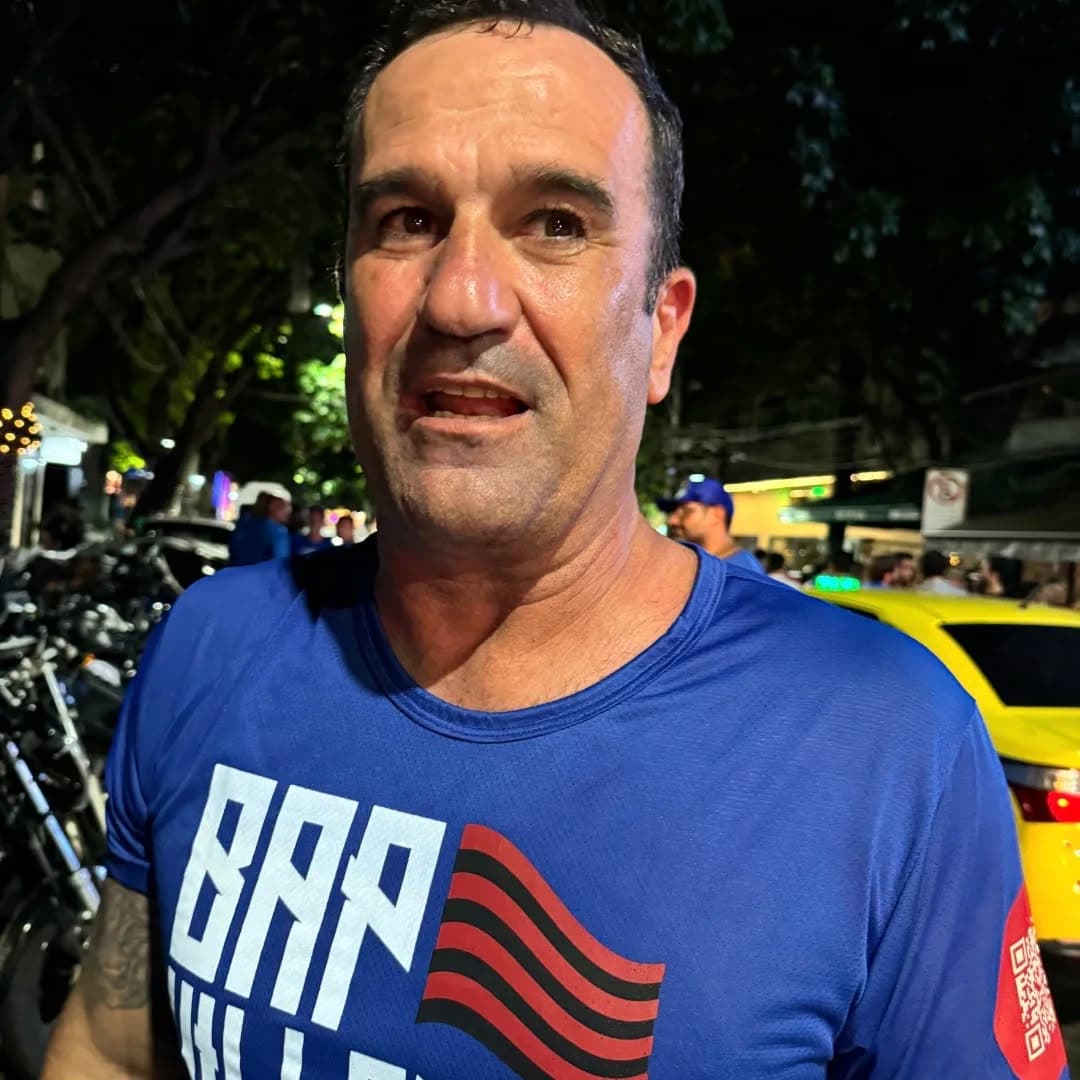 Ricardo Lomba com camisa da chapa de Bap