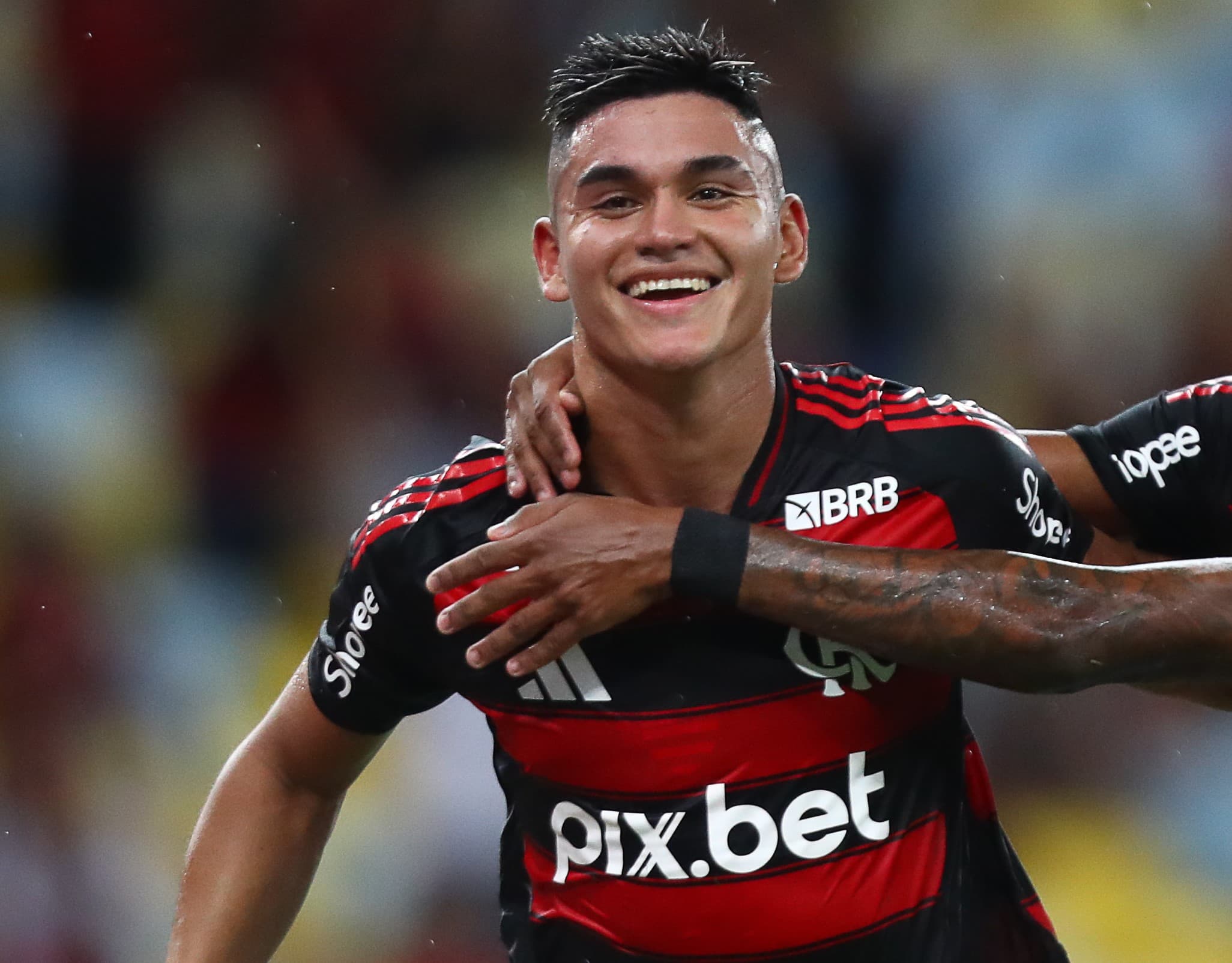 Alcaraz comemora gol em Flamengo x Sampaio Corrêa