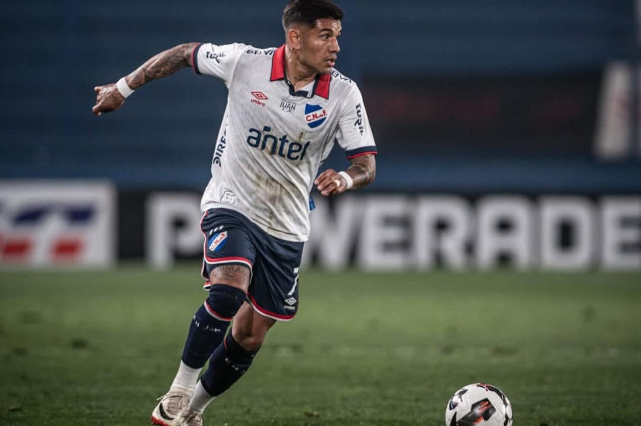 Antonio Galeano em campo pelo Nacional, do Uruguai, atleta é novo reforço do Ceará