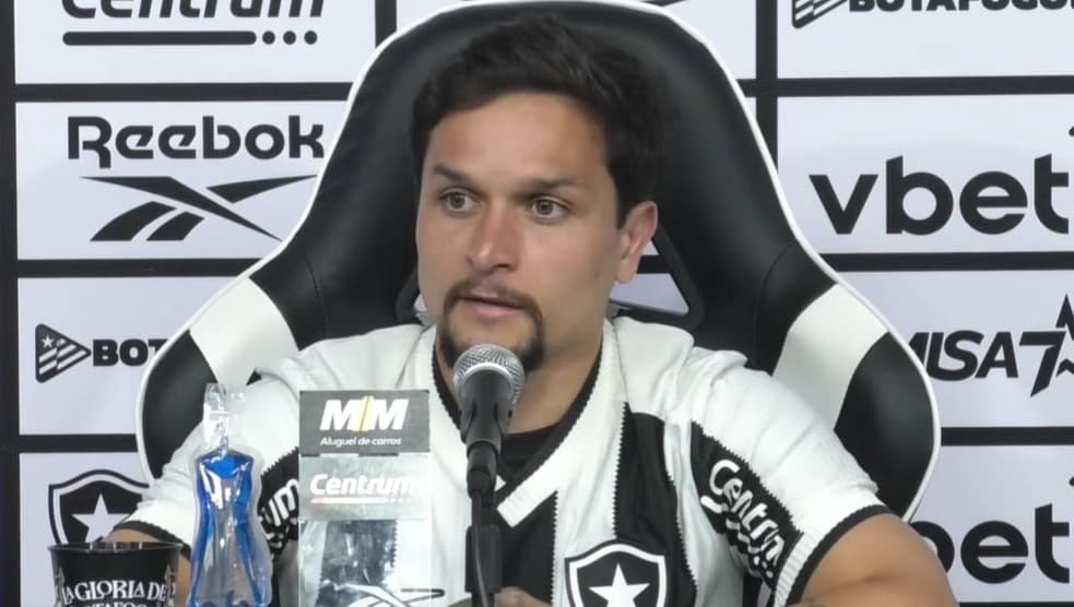 Artur novo reforço do Botafogo em coletiva de apresentação falando sobre enfrentar o Flamengo na final da Supercopa
