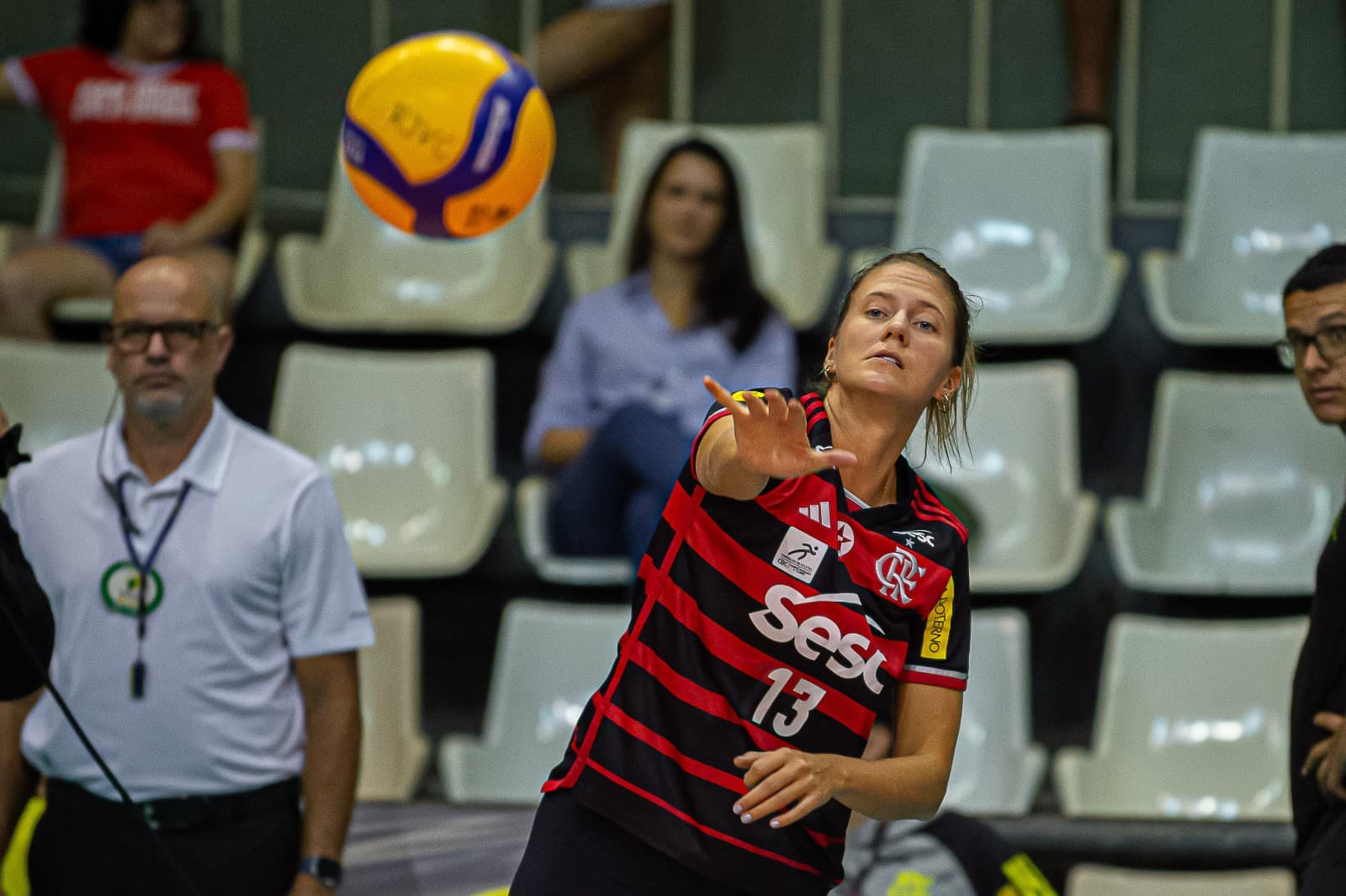 Brie ataca durante aquecimento do Sesc Flamengo para jogo da Superliga