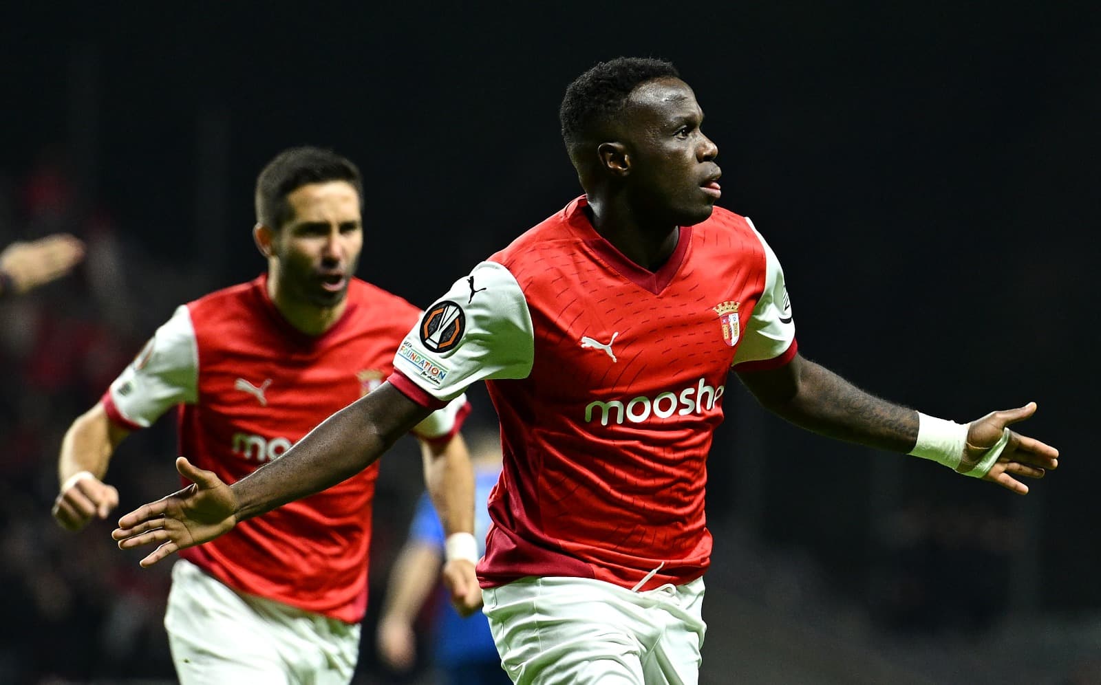 Bruma, alvo do Vasco e sondado pelo Flamengo, comemora gol pelo Braga