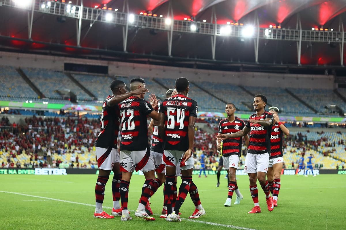 Jogadores do Flamengo celebram gol no Maracanã