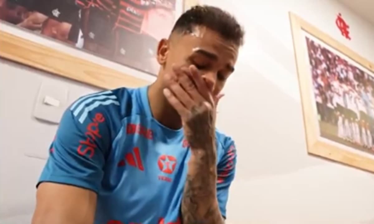 danilo chora em chegada ao flamengo