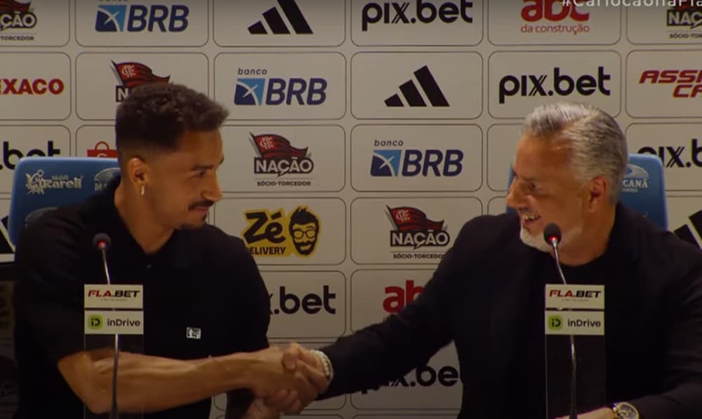 danilo e boto em apresentação no flamengo